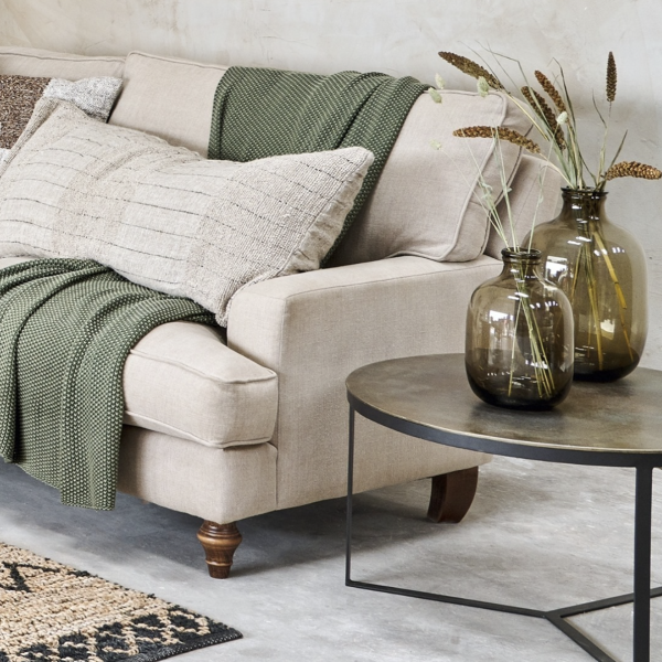 Image of a sofa and coffee table, highlighting the benefits of relaxation in a calm environment for the power of an hour.